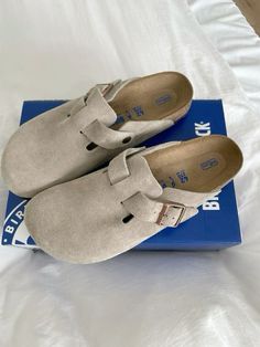 #yellowapp #affordablefashion #unboxing #haul #fashion #fashiontiktok #foryou #fyp Birks Clogs, Birkenstock Aesthetic, Birkenstocks Clogs, Dhgate Finds, Christmas Shoes, Shoe Wishlist, Brand Logos