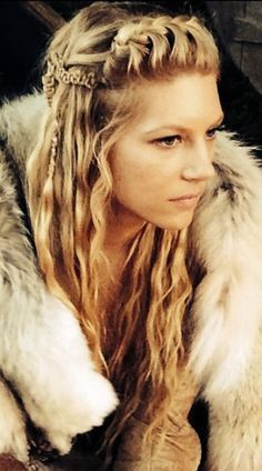 viking style women's hair viking braids celtic hairstyles - Google Search Lagertha Hair, Viking Braids, Viking Women, Katheryn Winnick, Viking Hair, Halloween Hair, Grunge Hair, Burning Man, Hair Dos