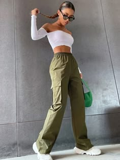 Outfit Rosa, Celana Kargo, Celana Fashion, Trousers Women Wide Leg, Cargo Pants Outfit, Belted Pants, Baggy Pants, Women Cargos, Cargo Pant