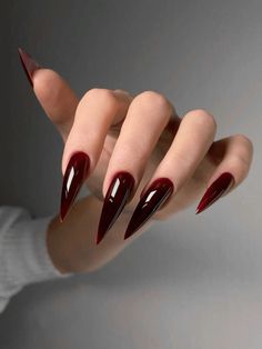 Ongles Goth, Blood Nails, Stiletto Shaped Nails, Red Stiletto Nails, Vampire Nails, Nail Art Halloween, Dark Red Nails, Wine Nails, Red Nail Designs