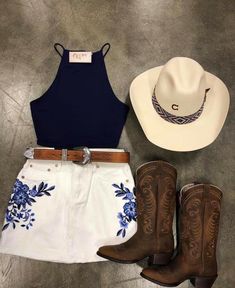 Country Girl Outfits, Cute Cowgirl Outfits, Cowgirl Style Outfits, Outfits For Mexico, Southern Outfits, Country Style Outfits, Latina Fashion Outfits, Western Wear Outfits, Cute Country Outfits