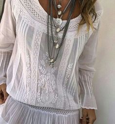 Beautiful white top with lace, embroidery Mode Hippie, Lace Embroidery, Lace Fashion, Bohemian Clothes, Blouse Patterns, Mode Inspiration, Elegant Outfit, Lace Blouse, Boho Tops