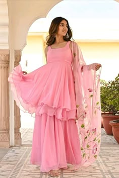 Pink Suits Women, Sarara Dress, Sew Dress, Bridal Dupatta, Day Aesthetic, Fashion Indian, Traditional Indian Dress