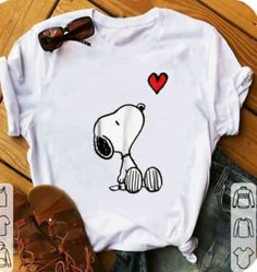 Cat Tee Shirts, Snoopy Shirt, Snoopy T Shirt, Creative T Shirt Design, T Shirt Painting, Cute Shirt Designs, Tee Shirt Designs, Peanuts Snoopy, Diy Shirt