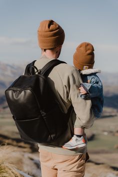 Finally, a diaper bag that dads are proud to carry! Our OiOi twin diaper backpack is designed with both parents in mind, offering spacious storage and a look that appeals to everyone. Travel Minimalist, Bedtime Outfit, Modern Cloth Nappies, Vegan Leather Backpack