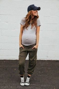 52 Cozy Pregnancy Fashion Outfits Ideas #PregnancyFashionOutfitsIdeas #PregnancyOutfit #PregnancyOutfitsIdeas Prego Outfits, Baby Bump Style, Preggo Fashion, Stylish Maternity Outfits, Pregnancy Looks, Summer Pregnancy, Bump Style, Mama Style, Mommy Style