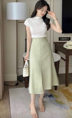 Long Skirt Korean Style, Long Skirt Outfits Korean Formal, Korea Long Skirt Outfit, Korean Fashion Maxi Skirt, Womens Plaid Dress, Classy Fashion Chic, Modest Girly Outfits, Girly Style Outfits, Blouse Casual Fashion