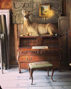 a deer statue sitting on top of an old piano