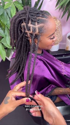 How to do Pipe Cleaner Curls 😍💕 book Appointment now www.NappStar.com #locstyles #locstylesforwomen Pipe Cleaner Loc Curls, Pipe Cleaner Hairstyles Locs, Loc Styles With Pipe Cleaners, Locs With Pipe Cleaners Style, Loc Curls Styles Pipe Cleaners, Loc Pipe Cleaner Styles, Nappstar Locs Styles, Starter Locs For Short Hair, Pipe Cleaner Locs