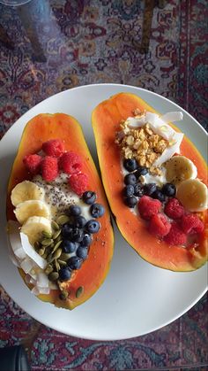 Healthy breakfast bowls
Papaya with yogurt, fruit, seeds, granola etc 
#healthy #breakfast Veg Diet, Sommer Mad, Eating Organic, Food Pics, Clean Food, Healthy Food Choices