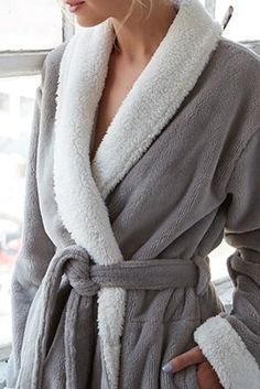 Featuring on the Today Show, this luxurious Keila Sherpa Fleece Robe provides you an unrivaled softness and cozy feeling right of the bathtub, thanks to its ultra-plush and breathable microfiber. Alongside a glass of wine, this robe is the perfect companion for a relaxing evening at home. Cozy Feeling, Today Show, Real Beauty, Perfect Christmas Gifts, Breathable Fabric