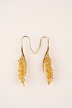 These wheat earrings symbolize wealth, luck, and prosperity! These Gold dangle drop earrings are the perfect gift to wish your loved one your best wishes. xoxo This item is made out of Zinc alloy. It's lightweight, comfortable, and incredibly charming! Product ships from the USA within 1-3 days Please check out our store for more lovely products https://etsy.me/3fv5TGq Follow us on Instagram @daydreambasket Long Drop French Hook Earrings For Gift, Wheat Jewelry, Wheat Earrings, Black Cat Superstition, 21st Birthday Gifts, Fairy Grunge, Gold Geometric, Birthday Gift For Her, Dark Souls