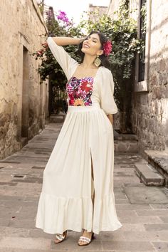 Modern Mexican Dress, Latina Fashion Dresses, Mexican Fashion Modern, Dress Latina, Mexican Bridesmaid Dresses, Bridesmaid Dress Plus Size, Mexican Fiesta Dresses, Mexican Clothes, Latina Clothes