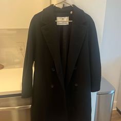 Aritzia The Slouch Coat Black Size Small Never Worn! Aritzia Slouch, Slouch Coat, Aritzia Jacket, Coat Black, Black Coat, Love This, Fall Winter, Jackets & Coats, I Love