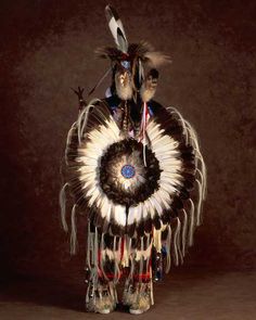 Native American Photos Pretty Indians, Feather Bustle, Native American Drums, Native American Prayers, Native American Dance, Powwow Regalia, Native Culture, Native American Headdress, Native American Regalia