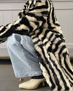 Zebra Print Clothes, Maria Kragmann, Good Woman, Party Fits, Carrie Bradshaw, Fashion Killa, Fur Jacket, Zebra Print, Winter Wardrobe