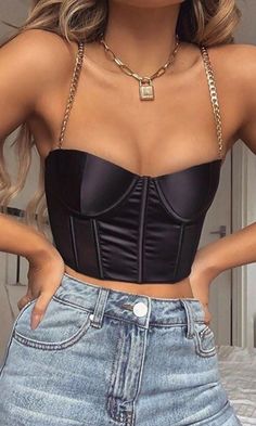 Indie Outfits Summer, Winter Vacation Outfits, Black Leather Corset, Lingerie Outfit Night, Neue Outfits, Outfit Jeans, Leather Corset, Lingerie Outfits, Outfit Trends