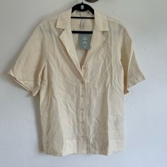 H&M Blouse. Perfect For Spring And Summer Beige Collared Tops For Vacation, Collared Beige Tops For Vacation, Classic Beige Linen Blouse, Classic Cream Linen Top, Classic Beige Blouse For Summer, Neutral Blouse For Summer Daywear, Beige Collared Top For Summer, Collared Beige Top For Summer, Classic Neutral Blouse For Summer