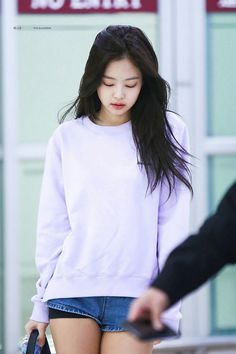 BLACKPINK Jennie at Gimpo Airport Black Pink Songs, Galaxy Wallpaper, Korean Girl, K Pop