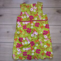 Lilly Pulitzer Flip Flop Pattern Shift Dress. Size 6X. Cotton. Excellent Used Condition Fitted Cotton Dresses For Holiday, Cute Lined Beach Dress, Cute Lined Dresses For Beach, Retro Lined Dresses For Vacation, Green Spring Holiday Dresses, Spring Holiday Green Dresses, Cute Green Sleeveless Summer Dress, Fitted Summer Dresses For Holiday, Summer Fitted Sundress For Holiday