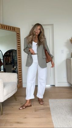 Chic Casual Office Outfits, Business Casual Hot Weather, Minimal Parisian Style, Corporate Attire Women, Classy Business Outfits, Casual Outfits For Women, High Waisted Dress, Summer Office Outfits, Style Désinvolte Chic