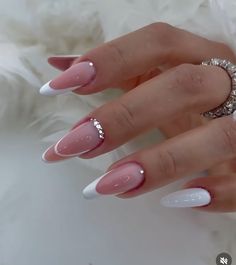 Nail Idea White, Uñas Delicadas Y Sencillas, White French Tip With Design, Trendy Nails Designs, Chic Almond Nails, Event Nails, French Nails Design, Ombre French Nails, Molde F1