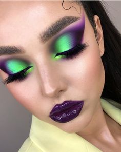 Metallic Eyeshadow Looks, Purple Shimmer Eyeshadow, Halloween Eyeshadow, Bold Lip Makeup, Bold Eye Makeup, Dramatic Eye Makeup, Make Up Inspiration