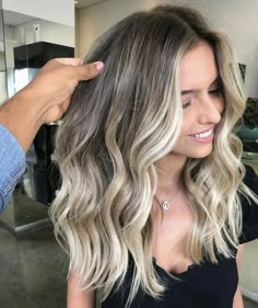 Baleage Blond Hair, Medium Length Blonde Balayage, Blonde Shadow Root With Money Piece, Dark Roots Blonde Hair Balayage, Pelo Color Vino, Blonde Hair With Roots, Cool Blonde Hair, French Braids