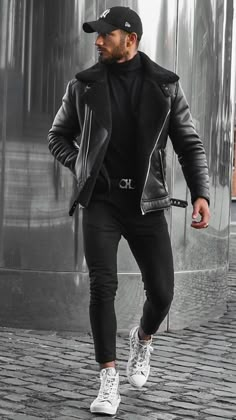 Leather Jacket Outfit Men, Black Outfit Men, Streetwear Inspiration, Best Leather Jackets, Stylish Men Casual, Trendy Jackets, Sunny Weather