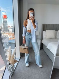 Lavender Button Down Shirt Outfit, Jeans And Crop Top Outfit, Wrap Playsuit, Summer Workout Outfits, Outfits Primavera, Outfits New York, New York Outfits, Spring Staples, Crop Top With Jeans