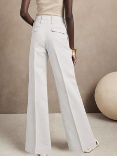 Inspired by the classics, this easy wide-leg pant is reimagined in elegant proportions and crafted from a luxurious blend of naturally breathable linen and sumptuously soft cotton, woven with a  distinctive twill texture.  WIDE LEG FIT: High waisted. White Pants For Woman, White High Rise Pants, High Waisted White Pant, White Pants For Women Classy, White Pants Heels, Winter White Wool Pants, White Melina Pants, Womens Winter White Pants, Linen Pants Wedding