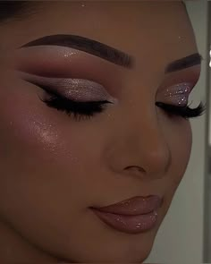 Quince Makeup With Rhinestones, Makeup Ideas For Quinceanera Pink, Prom Makeup Full Face Glam, Makeup With Light Pink Dress, Full Glam Pink Makeup, Makeup Look For Birthday, Makeup For 18th Birthday, Soft Glam With Glitter, Makeup Looks For Birthday