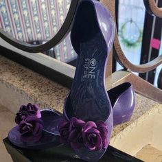 Open-Toed Floral Jelly Flat Shoes. Brand New In The Box. Please Note Shoes Are A Size 8, But Fit Tight!! Floral Jelly, Jelly Flats, Shoes Purple, Shoes Brand, Trail Running Shoes, Toe Shoes, Up Shoes, Black Flats, Purple Floral