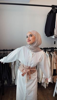 Outfit Hijab Ideas, Style Hijab, Semi Formal Outfits, Muslim Outfits Casual, Casual Hijab Outfit, Outfit Hijab, Batik Fashion, Hijabi Outfits Casual, Ootd Hijab