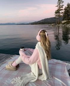 Earmuffs Outfit, Dinner Outfit Winter, Casual Brunch Outfit, Winter Inspo, Cold Outfits, Pink Vibes, Winter Girls