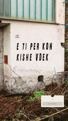 graffiti on the side of a building that says, e t perkon kishe vdek