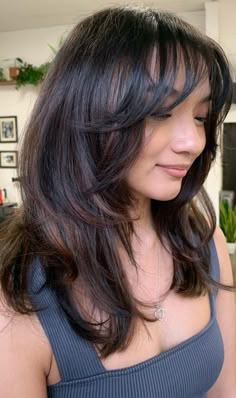 Soft Fringe Hairstyles Round Face, Midume Haircuts, Layers On Hair Mid Length, Layered Hair On Short Hair, Layers For Medium Hair With Bangs, Mid Length Hairstyles Layers, Mid Layered Haircuts With Bangs, Medium Length Hair Short Layers, Median Length Hair With Layers