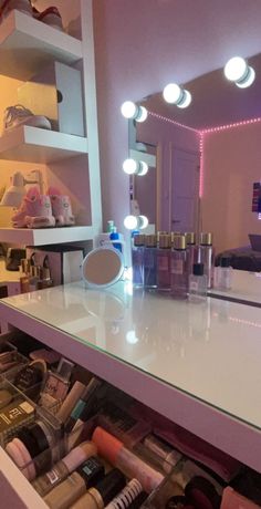 Fake Vanity Snap, British Bedroom Ideas, Bedroom Snap, Luxury Room, Luxury Room Bedroom, Room Redesign, Girly Room, Room Goals, Cute Bedroom Decor