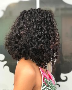 Long bob cacheado: 120 fotos para você apostar no corte do momento Permed Bobs, Tuns Bob Lung, Bob Lung, Long Curly Bob, Bobs Hairstyles, Malaysian Curly Hair, Blonde Bob Haircut, Long Layered Haircuts, Curly Hair Inspiration