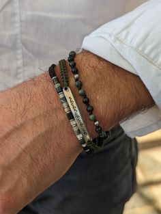 Magnificent trendy bracelet for men for a chic and casual look. "Never give up" plaque in silver-plated zamak (made in Europe) Composed of 3 fine bracelets, artisanal braiding with different knots made in 🇫🇷To assert your look, dare to stack!! Khaki and black braiding thread Natural Kambaba Jasper stone (khaki green and black color), mother-of-pearl Silver stainless steel beads Adjustable bracelet with sliding knot suitable for wrists from 17.5 cm to 18.9 cm maximum for size 1 (standard size) Manly Bracelets, Bracelet Ideas For Men, Masculine Bracelets, Braiding Yarn, Boho Bracelets Stack, Trendy Bracelet, Kambaba Jasper, Trendy Bracelets, Gemstone Beads Jewelry