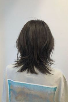 Wolfcut Hair Short Straight, Girl Mullet Straight Hair, Wolfcut Back View, Korean Wolf Cut Hair Short, Mid Length Wolf Cut, Hush Cut Short, Twitter Pfp