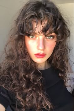 High Forehead Hairstyles, Curly Hair Trends, Natural Curly Hair Cuts, Curly Hair Tutorial, Beautiful Curly Hair, Fairy Aesthetic, Haircuts For Curly Hair, Natural Curls Hairstyles, Curly Hair Inspiration