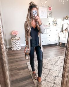 Spring Outfit Women, Hippie Rock, Adrette Outfits, Fall Travel Outfit, Fest Outfits, Leggings Outfit, Legging Outfits, Print Shoes