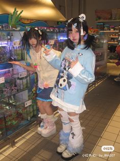 Hyperpop Fashion, J Fashion Street, Harajuku Outfit, Harajuku Decora, 2000s Japanese Fashion, Harajuku Aesthetic, People Poses