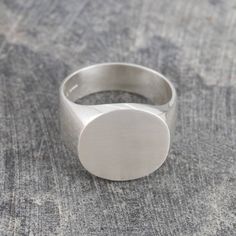 Band ;Thickness: approx. min 0.6cm - max 1.3cm 1. Ring size comparison in different countries (Conversion Table) 2. How to measure your finger size and how to find the right ring size? Please print this Sizing Tool (click). You have two choices with this tool. The first, please put your existing ring onto the circles and find your size. Alternatively, scissor out the measuring bar on the right of the paper and use it to measure your finger size. Please follow the instructions in the above PDF do Mens Silver Signet Ring, Sister Rings, Plain Silver Rings, Graduation Rings, Chunky Silver Rings, Engraved Engagement Ring, Conversion Table, Signet Ring Men, Infinity Jewelry