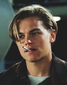 Leonardo Dicaprio 90s, Jack Dawson, Young Leonardo Dicaprio, Romantic Hairstyles, Leo Dicaprio, Celebrity Dads, The Perfect Guy, Catching Fire, Pompadour