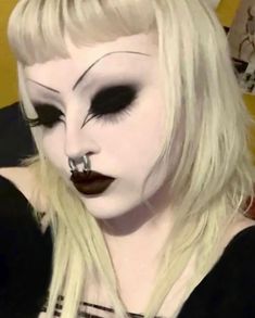 Trad Makeup, Trad Goth Makeup, Bad Eyebrows, Skin Tone Makeup, Dark Triad, Casual Makeup, Alternative Makeup, Edgy Makeup