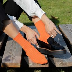 Indulge in the ultimate comfort and style with our women's luxury Sunset 3-Pack Essential ribbed socks. This collection of incredibly soft socks features three vibrant colours—orange, red, and maroon—adding a splash of lively elegance to your everyday outfits and enhancing your look with a sophisticated touch. MATERIAL: 77% Supima Cotton, 21% Polyamide, 2% Spandex. CARE: Wash inside out, with similar colours, at 30 degrees. Neutral Socks, Orange Socks, Yellow Socks, Knit Loungewear, Ribbed Socks, Soft Socks, Summer Sock, Green Socks, Blue Socks