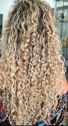 Full Blonde Highlights Curly Hair, Dyed Curly Hair Ideas Colour Blond, Curly Hair Balayage Blonde, Blonde Balayage Curly Hair Natural, Curly Blonde Hair, Dyed Curly Hair, Highlights Curly Hair, Curly Hair Photos, Blonde Curly Hair