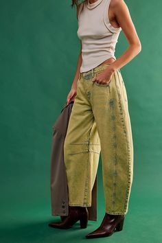 Barrel Jeans, Outfit Primavera, Moda Jeans, Pant Trends, Stylish Pants, Flying Saucer, Denim Trends, Lucky You, Wardrobe Basics